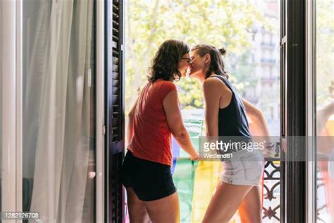 Lesbian Nose Photos Et Images De Collection Getty Images
