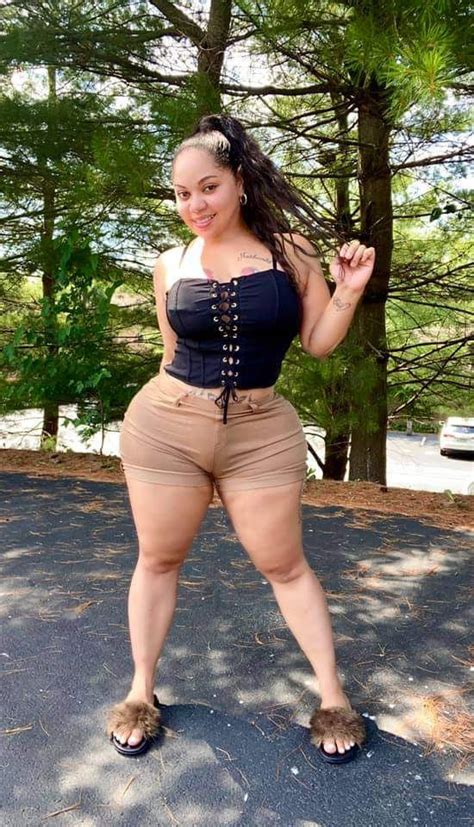 Dominican Yari Bio Quick Facts Age Height Weight Measurements Instagram Photos Curvy Model