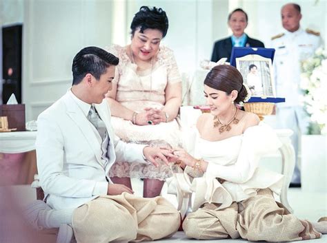 พระองค์เจ้าโสมสวลี ประทานถุงยังชีพของมูลนิธิอาสา เพื่อนพึ่ง (ภาฯ) ยามยาก สภากาชาดไทย ช่วยเหลือผู้. พิธีชื่นมื่น-ป๊อกยกขันหมากหมั้นมาร์กี้ คู่รัก-ปีติ องค์โสม ...