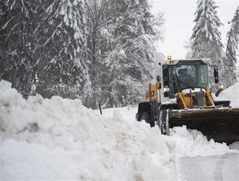 Major Winter Storm Kills 4 In Germany And Austria