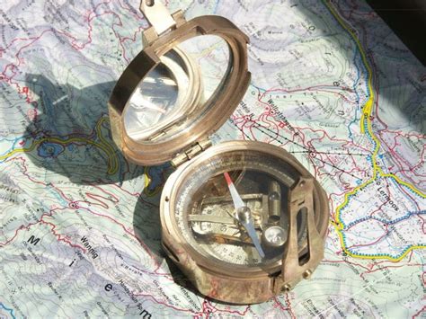 How Does A Compass Work How To Read A Map Ph