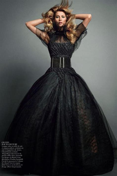 Gisele Bundchen Strips For Vogue Paris November Issue Fooyoh