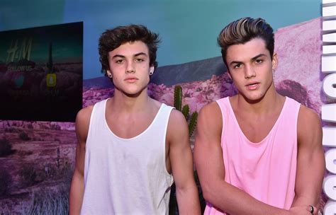 the dolan twins ethan and grayson dye their beards red and green