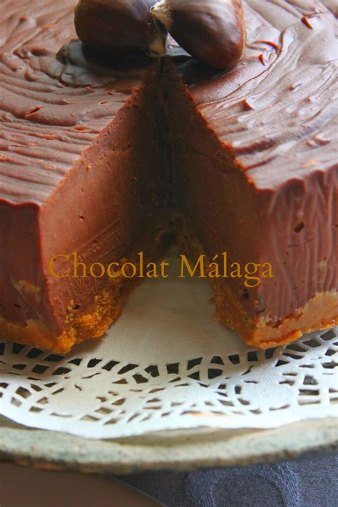 200 gr de galletas 60 gr 200 gr de chocolate negro en tableta 400 ml de nata para montar 3 claras de huevo 1/2 vasito de frangelico (opcional) 8 hojas de gelatina 100 gr de azúcar. Chocolat Malaga: Tarta de Castañas y Chocolate