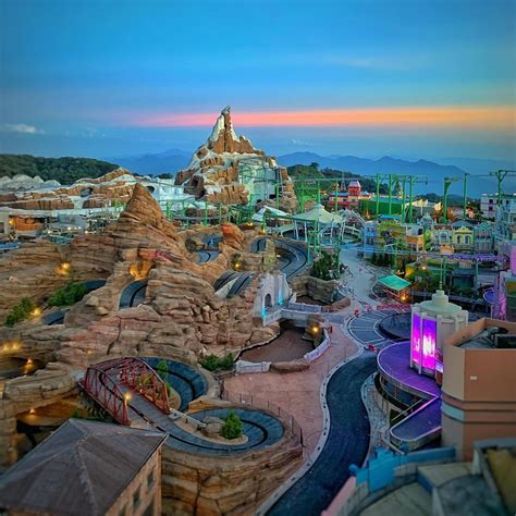 The genting outdoor theme park was supposed to be the first 20th century fox worldtheme park in the world. Resorts World Genting Outdoor Theme Park construction ...