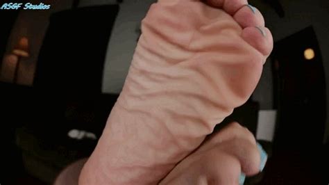 get close to wrinkles worship those soles mov amateur soles giantess and footjobs clips4sale