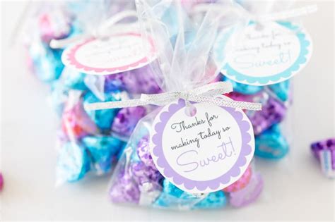 They are perfect for baby showers and each pattern comes with a circle tag (that can be easily cut out with a 2.5″ circle punch), a tag to string onto a gift, and a card that can be folded in half and written inside. Free Printable Baby Shower Favor Tags in 20+ Colors - Play ...