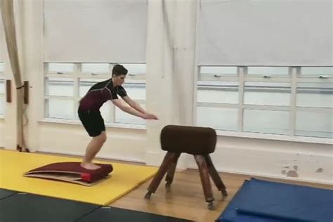 Teknik Dasar Lompat Kangkang Yang Utama Penting Dikuasai