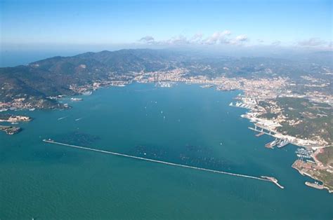 Arcola is a comune (municipality) in the province of la spezia in the italian region liguria, located about 80 km southeast of genoa and about 7 km northeast of la spezia. Puerto de La Spezia - Megaconstrucciones, Extreme Engineering
