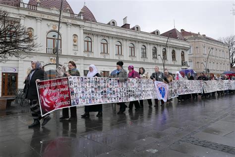 Oslobođenje Majke Srebrenice protestovale u Tuzli Iz Srbije i ne