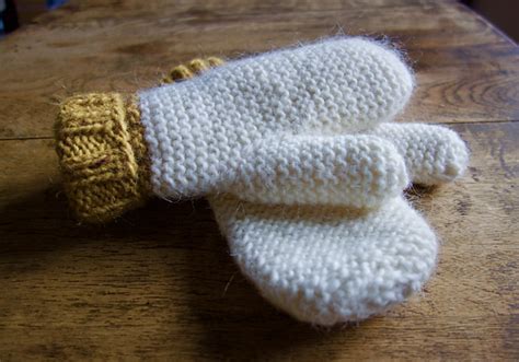 Ravelry Easy Two Needles Mittens Pattern By Eline Oftedal