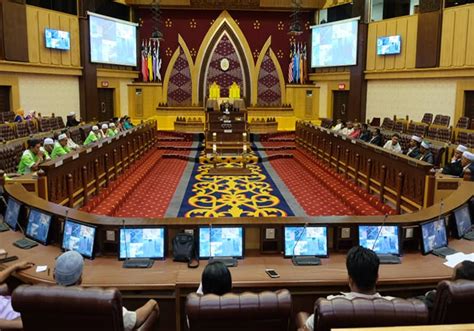 Negeri pulau pinang mempunyai dewan undangan negeri dan majlis mesyuarat kerajaan (exco) sendiri, akan tetapi kuasanya terhad apabila dibandingkan dengan pihak berkuasa kerajaan pusat. Dewan Undangan Negeri Terengganu - Berita