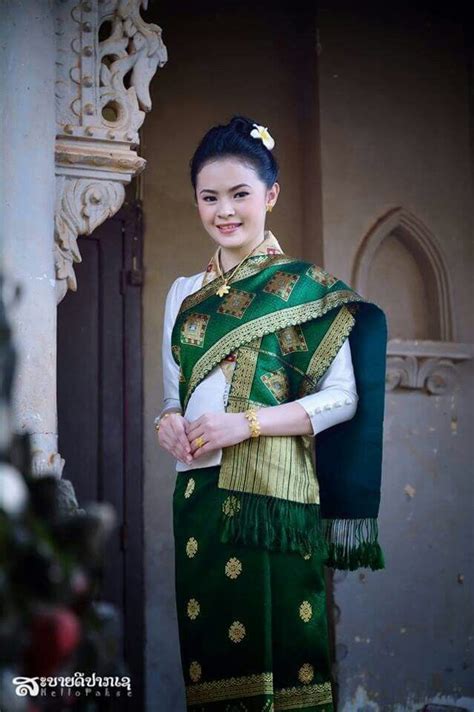 Love This Emerald Green Color Laos Wedding Pre Wedding Traditional Wedding Traditional