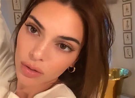Kendall Jenner Strips Down To Electric Blue Sports Bra And Yoga Pants
