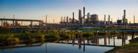 Hrc s complex oil refinery in port dickson has a licensed production capacity of 156 000 barrels per day. Biggest U.S. refinery restarting large crude unit after ...