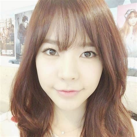 Snsd Sunny Shows Off Her Cute Bangs In Her Latest Selca Snsd Oh Gg F X
