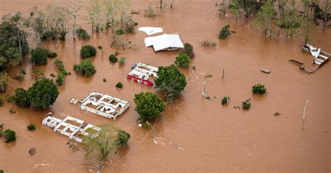 Alunecări de teren și inundații masive în Brazilia de morți după ce un ciclon a lovit sud