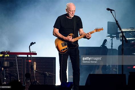 David Gilmour In Concert New York New York Photos And Premium High Res