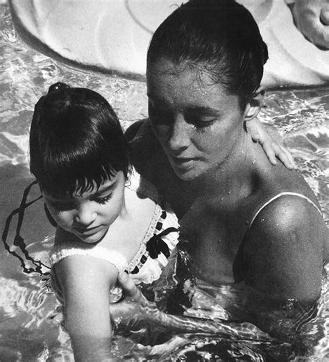 Elizabeth Taylor And Her Daughter Liza Todd Photographed By Yul