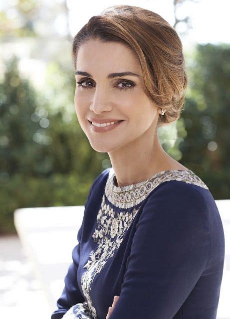 Queen Rania Of Jordan New Official Portraits Queen Rania Girl Royal Fashion