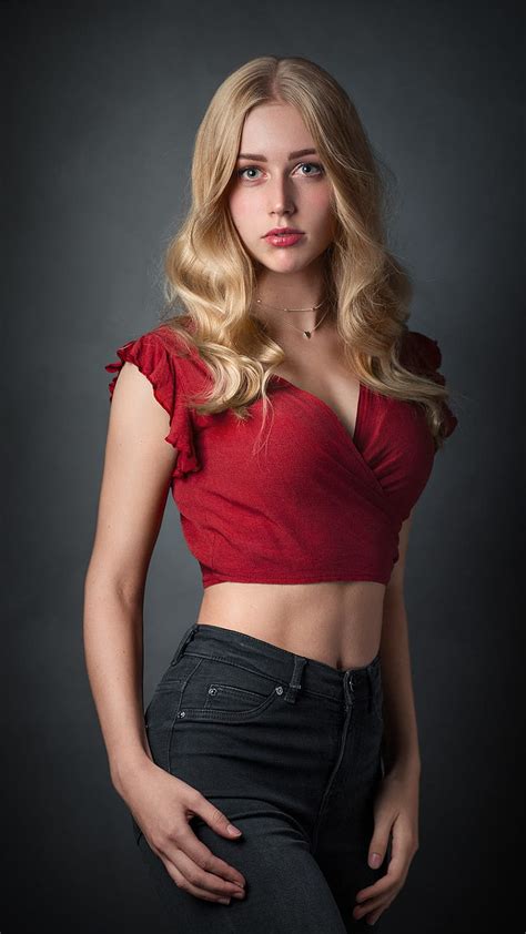 portrait bonito beauty blonde female girl jeans red hd phone wallpaper peakpx