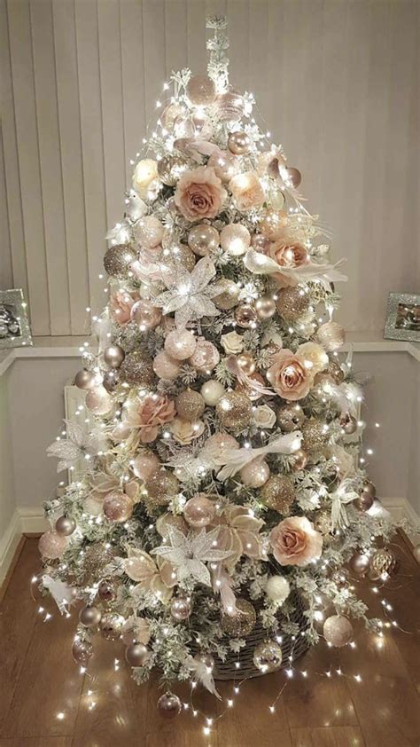 Today, i'm bringing you my best tips for christmas tree decorating…along with a talented group of blogging buddies! 1001+ ideas on how to decorate a Christmas tree