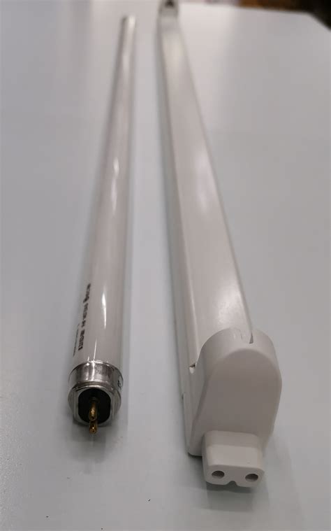 W T Fluorescent Tube With Fixture Daylight V T Fluorescent