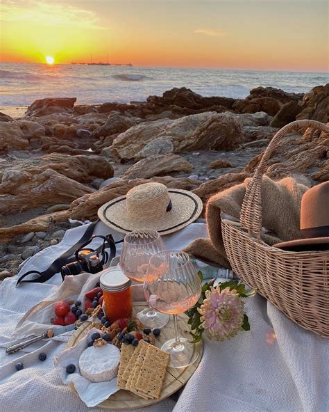 Beach Aesthetic Travel Aesthetic Summer Aesthetic Picnic Date Beach Picnic Pretty Places