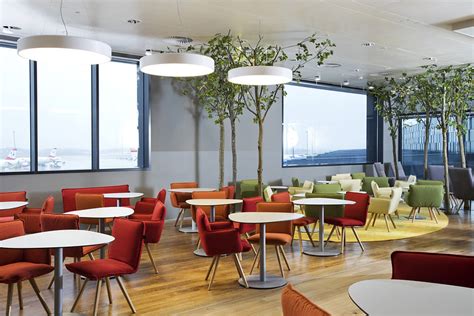 Alle filialen und geldautomaten der erste bank wien mit adressen, telefonnummern und öffnungszeiten. Erste Austrian Airlines Lounge in Wien wird wiedereröffnet ...