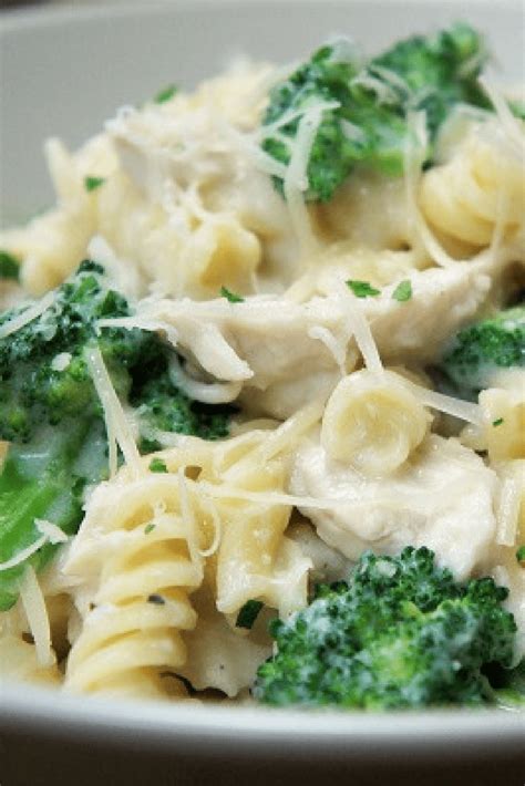 This Creamy Garlic Chicken And Broccoli Pasta Is An Easy Affordable And