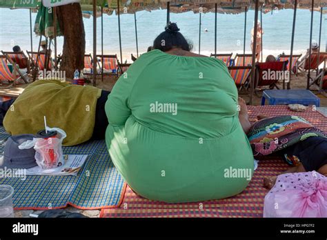 Plus übergewichtig Und Extrem Fettleibig Fett Frau Von Hinten Stockfotografie Alamy