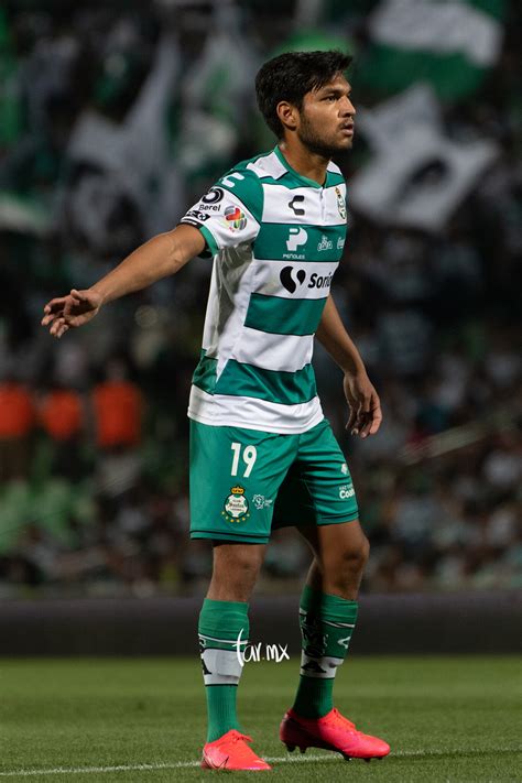 Eduardo aguirre (santos laguna) remate de. Eduardo Aguirre, Santos vs Tigres J6 C2020 Liga MX ...