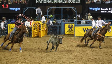 Team Roping At The Second Round Of The Nfr Las Vegas Review Journal