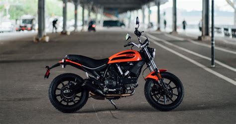 here s what makes the ducati scrambler sixty2 a versatile and feisty motorcycle