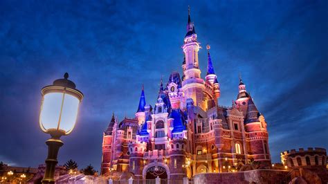 Shanghai Disneyland Starts Vip Service Guests Complain About Line