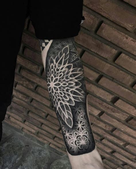 40 Mesmerizing Dotwork Mandala Tattoo Designs Tattooblend