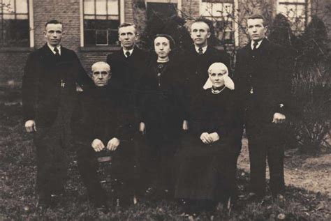 Nach der festnahme des österreichers josef b. Familie Reinders. (foto 16355 uit de beeldbank Stichting ...