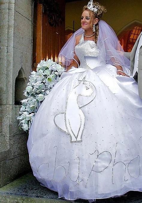 How To Tell A Bride That Her Wedding Dress Is Inappropriate Quora