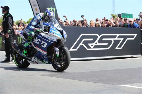 Isle Of Man Tt Results From The Rst Superbike Race Roadracing World