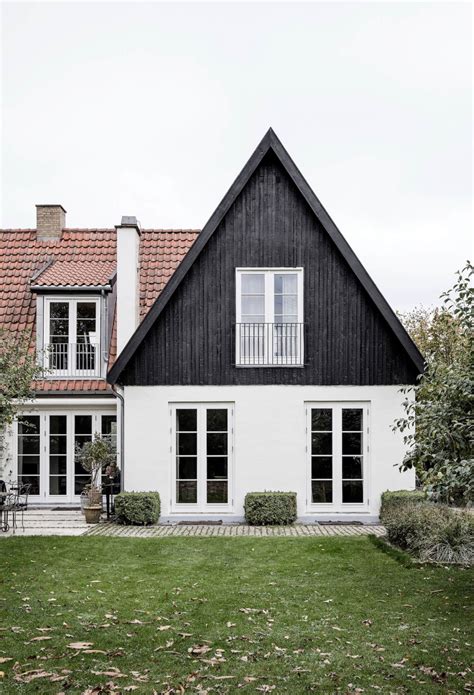 Black And White Modern Farmhouse Design Timeless Or Tired Now Hello