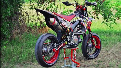 For the 2017 model year, the honda crf450 supermoto follows that changes made to big red's 450cc dirt bike, which notably includes the return of though, it would be nice to see american honda supporting the local supermoto scene, and offering some sort of motard kit for its venerable crf450. Supermoto Honda CRF 450r Akrapovic Amazing Sound - Only ...