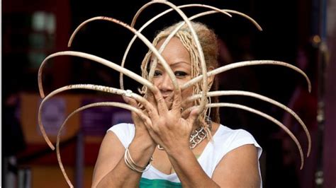 Woman With World Longest Fingernails Ayanna Williams Cut Dem Afta Almost 30 Years See Why She