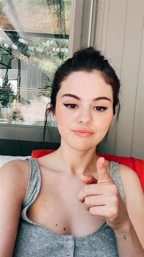 Selena Gomez New Fucking Hot Cleavage 10 Pics