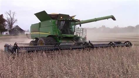 Four John Deere S690 Combines Harvesting Soybeans Youtube