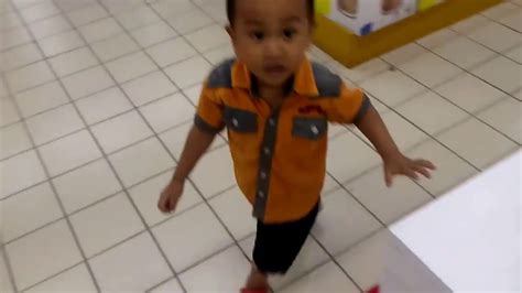 Video Anak Kecillucunya Anak Bermain Main Di Mall Muter Muter Sampe