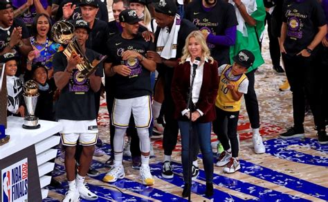 Los Angeles Lakers Campe N Nba La Historia De Su Due A Jeanie Buss