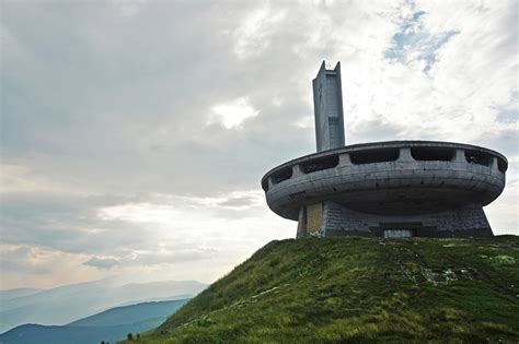 Girardethaus gebäudeverwaltungs gmbh girardetstraße 6 45131 essen. Fotoausstellung „Auf dem Balkan": Friederike Eybe ...