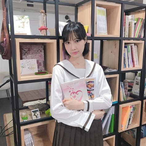 香港女歌手～ 抗癌看世界 用生命影響生命 帶出正能量 2017第一首派台歌「交換愛情」 8年癌細胞擴散面癱 正妹女星身心疼累：還能撐多久？ - 自由娛樂