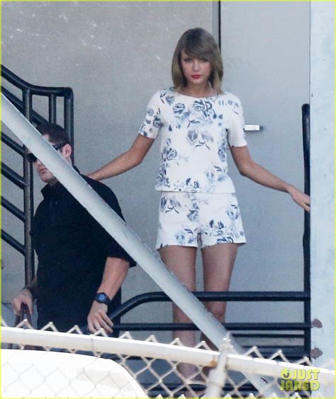 Taylor Swifts 1989 Album Leaks And Her Fans Are Not Happy Photo