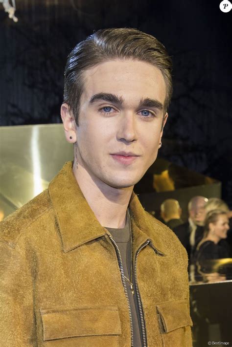 Gabe, son of sir daniel day lewis & french actress isabelle adjani, is a twenty year old prodigy destined for. Gabriel Kane Day-Lewis (fils de Daniel Day-Lewis et Isabelle Adjani) - People au défilé de mode ...